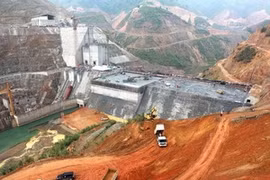 La construction de la centrale hydroélectrique de Ban Chat. 