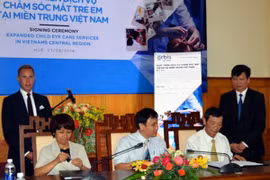Cérémonie de signature du projet de développement des services de soins ophtalmologiques pour les enfants du Centre du Vietnam.(Source : VNA)