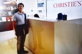 Le collectionneur Nguyên Minh chez Christie’s à Hongkong en mai dernier (Source: CVN)