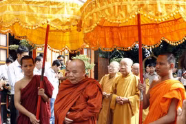Un rite traditionnel lors de la fête Sene Dolta. Photo : VNA