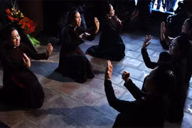 Mise en scène d’un spectacle de "hat cua dinh". Source: VNA