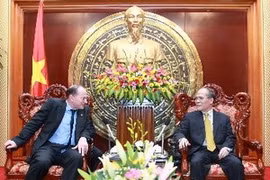 Le chef de l'AN reçoit le Président-directeur du groupe d'assurances AIA. (Photo: Nhan Sang/AVI)