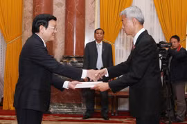 Le président Truong Tan Sang reçoit l'ambassadeur de Thaïlande, Panyaraka Poolthup, venu lui présenter leurs lettres de créance.