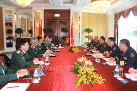 Rencontre bilatérale entre les délégations vietnamienne et chinoise en marge du Dialogue de Shangri-La. (Source : VNA)