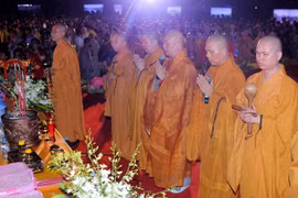 Prière pour la paix et la prospérité nationale à la fête de Vesak 2014. Photo : VNA