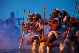 Spectacle en l'honneur des 40 ans de relations diplomatiques Vietnam-Mozambique. 
