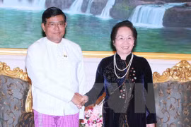 Le vice-président du Myanmar Nyan Tun et la vice-présidente vietnamienne, Nguyên Thi Doan. (Source: VNA)