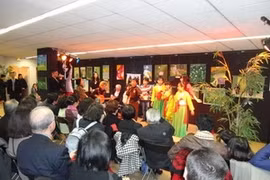 La cérémonie d'ouverture de l'exposition de peintures "Maison du coeur Tre Xanh" (Photo: Trung Dung/Vietnamplus)