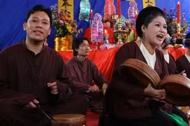 Représentation de hat xâm à Hanoi. Photo: Nhât Anh/VNA.