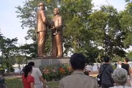 Hanoi: Inauguration de la statue des Oncles Hô et Tôn 