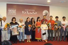 Les 10 candidats en finale du concours, ce jeudi 29 août à Hanoi. Photo : VNA 