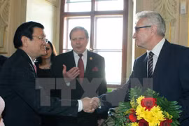 Le président Truong Tan Sang et le président du Sénat tchèque, Milan Stech (Source: VNA)