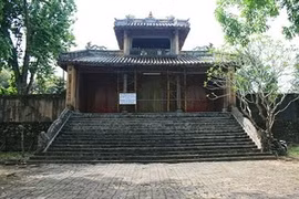 Hue : restauration du tombeau du roi Dong Khanh