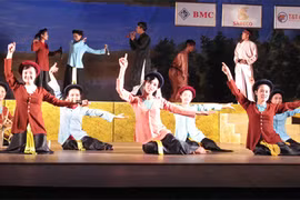Une représentation de chants populaires ví et giặm de la troupe artistique de la province de Nghê An. (Source : VNA)