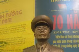 Un statue du général Vo Nguyen Giap