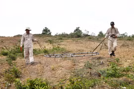 Neutralisation des bombes et mines dans la province centrale de Quang Tri. Photo: VNA