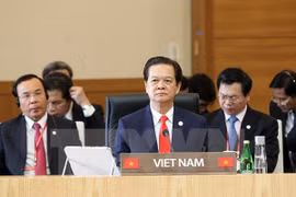 Le PM Nguyen Tan Dung participe au Sommet commémoratif du 25e anniversaire des relations de dialogue entre l'ASEAN et la R. de Corée. (Photo: Đuc Tam/VNA)