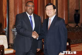 Le président Truong Tan Sang a reçu vendredi 28 novembre à Hanoi Demeke Makonnen, vice-Premier ministre éthiopien en visite de travail au Vietnam. (Source : VNA)