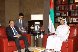 Le vice-Premier ministre Nguyen Xuan Phuc a eu un entretien mardi à Abu Dhabi avec son homologue du pays hôte, le Sheikh Mansour Bin Zayed Al Nahyan. Source: baodientu.chinhphu.vn