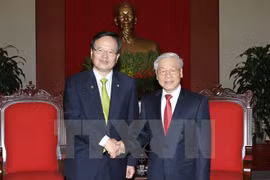 Le secrétaire général du PCV Nguyen Phu Trong et le président de l'Assemblée Nationale sud-coréenne, Chung Ui-hwa. (Source: VNA)