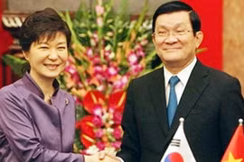 Le président Truong Tan Sang rencontre son homologue sud-coréenne, Mme Park Geun-Hye. Source : Vnexpress.net