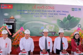 La province de Soc Trang (Sud) a mis en chantier mercredi une usine de traitement de déchets solides. Photo : VNA