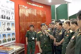 Des anciens militaires cambodgiens au Vietnam visitent le musée Dong Nam Bo (Nam Bo Oriental) - Photo: The Anh/AVI.