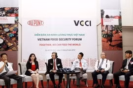 Les agronomes et businessmen lors du forum sur la sécurité alimentaire à Hô Chi Minh-Ville (Photo: Hoang Hai/AVI)