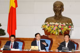 Le Premier ministre Nguyen Tan Dung (centre) préside la 2e session du Conseil national de l’éducation et du développement de ressources humaines. (Source: VNA)
