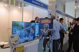 Exposition des applications des technologies de l’information et de la communication du Vietnam et du Japon. Photo: VOV. 