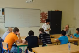 Un cours de vietnamien pour adulte organisé par la BVA à Bruxelles. Photo : VNA