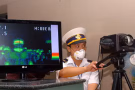 Le Service de la santé de Hanoi a intensifié les contrôles et les inspections sanitaires à l’aéroport international de Noi Bai face à l’évolution complexe du syndrome respiratoire aigu de la région Moyen-Orient (MERS-CoV) dans le monde. Photo : VNA