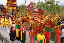 La fête au temple dédié à la Mère Au Co. (Photo: Anh Tuan/VNA)