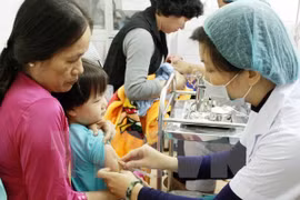 Plus de 12 millions d'enfants ont été vaccinés contre la rougeole et la rubéole. (Photo: VNA)