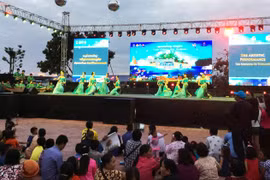 Représentation artistique à l'occasion du 3e Festival maritime du Cambodge. (Photo : VNA)