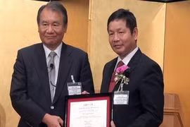 Trương Gia Bình reçoit le prix Nikkei Asia (Photo: Huu Thang/Vietnam+)