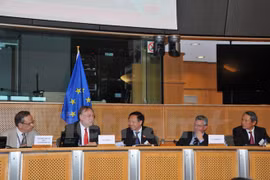 Séance de travail entre la Commission du commerce internationale du Parlement européen (INTA) et l'Assemblée Nationale (AN) vietnamienne.(Source : VNA)