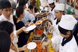 Visiteurs au festival culturel et gastronomique Vietnam-République de Corée 2011. (Source: congan.com.vn)