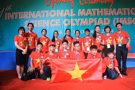 La délégation vietnamienne participe à la cérémonie de remise des prix de l'IMSO-2014. Photo : internet