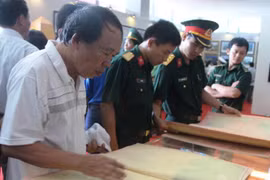 Exposition intitulée "Hoang Sa et Truong Sa du Vietnam : preuves historiques et juridiques" à Quang Tri. Photo: VNA