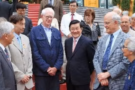 Le président Truong Tan Sang reçoit les scientifiques internationaux participant aux Rencontres du Vietnam. Photo : VNA