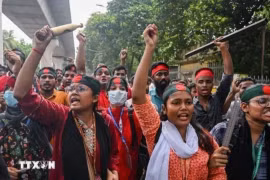 Manifestation contre le gouvernement dans la capitale Dacca, au Bangladesh, le 4 août. Photo: Getty Images/VNA