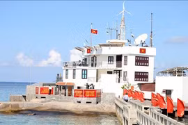 Le drapeau national sacré à Truong Sa 