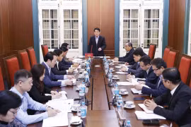 Le président Luong Cuong travaille avec la Commission centrale des affaires intérieures, également permanence du Comité central de pilotage de la réforme judiciaire. Photo: VNA