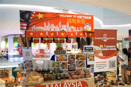 Un stand présentant les plats pho de l'entreprise Sai Gon Station. Photo : VNA