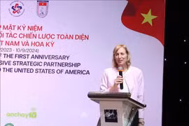 La consule générale des États-Unis à Hô Chi Minh-Ville, Susan Burns, s’exprime lors de l’événement, le 12 novembre. Photo : VNA