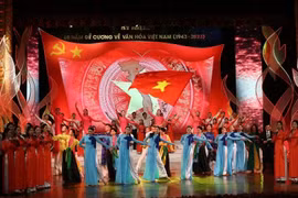 Tout au long de son histoire millénaire, le Vietnam a vu sa culture s'enrichir et s'épanouir de façon splendide tout en conservant les valeurs fondamentales de l'identité nationale. Photo : VNA