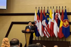 Le secrétaire général de l’ASEAN, le Dr Kao Kim Hourn, s’exprime lors du Sommet des think tanks de l’ASEAN, à Jakarta, en Indonésie. Photo : VNA