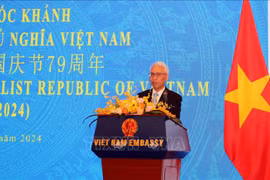 L’ambassadeur du Vietnam en Chine Pham Sao Mai prononce un discours lors de la cérémonie, à Pékin, le 28 août. Photo : VNA