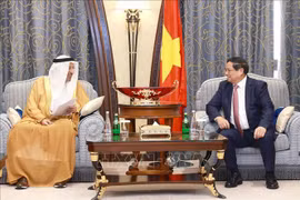 Le Premier ministre Pham Minh Chinh (à droite) et le ministre saoudien de l’Investissement Khalid bin Abdulaziz Al-Falih, à Riyad, le 30 octobre. Photo: VNA